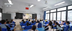 <b>建立一套科学完整的人工智能通识教育体</b>