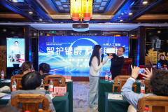 而成为毗连机构取的“温暖桥梁